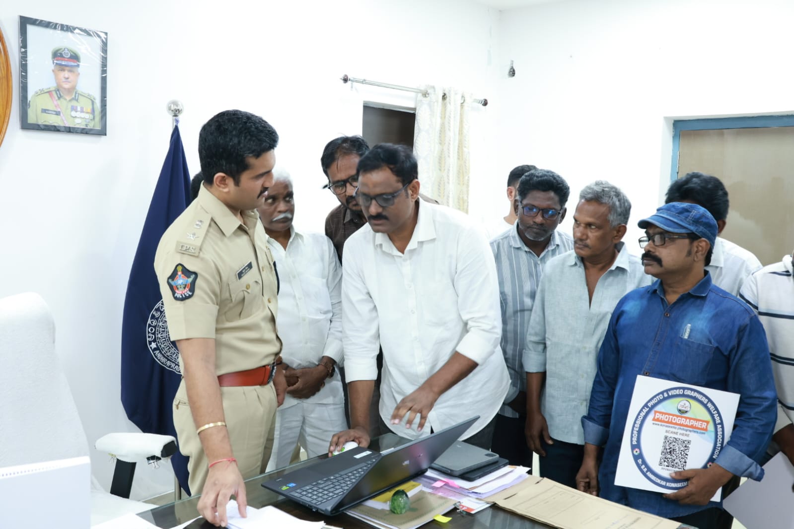 కోనసీమ ఫోటోగ్రాఫర్లకు సేఫ్టీ ఐడీ